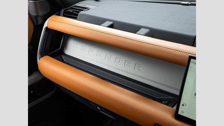 2023 認定中古車 Land Rover Defender 110 カルパチアングレイ D300 AWD（AT） X-DYNAMIC HSE　D300　エアサス　7人乗り