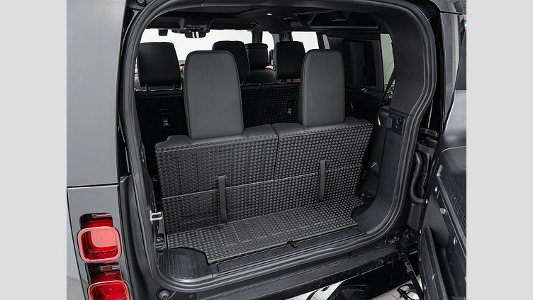 2023 認定中古車 Land Rover Defender 110 カルパチアングレイ D300 AWD（AT） X-DYNAMIC HSE　D300　エアサス　7人乗り
