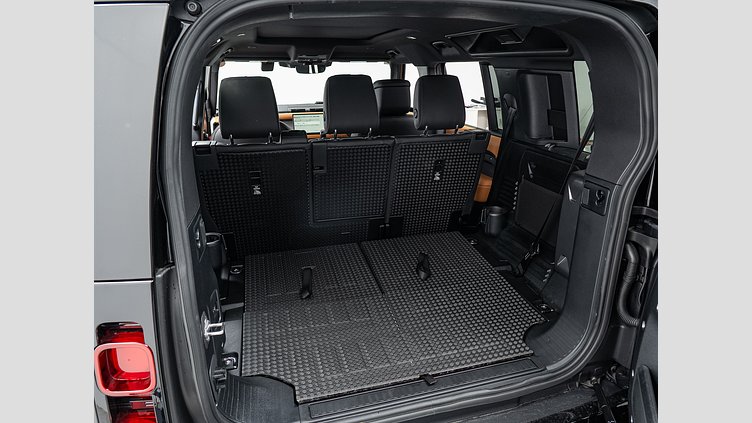 2023 認定中古車 Land Rover Defender 110 カルパチアングレイ D300 AWD（AT） X-DYNAMIC HSE　D300　エアサス　7人乗り