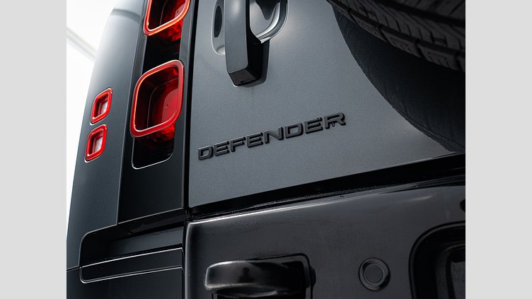 2023 認定中古車 Land Rover Defender 110 カルパチアングレイ D300 AWD（AT） X-DYNAMIC HSE　D300　エアサス　7人乗り