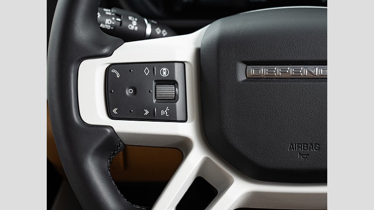 2025 認定中古車 Land Rover Defender 110 パンゲアグリーン D350 ディーゼルマイルドハイブリッド X-Dynamic HSE D350 エアサスペンション