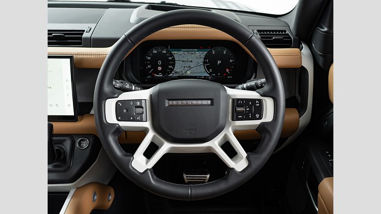 2025 認定中古車 Land Rover Defender 110 パンゲアグリーン D350 ディーゼルマイルドハイブリッド X-Dynamic HSE D350 エアサスペンション