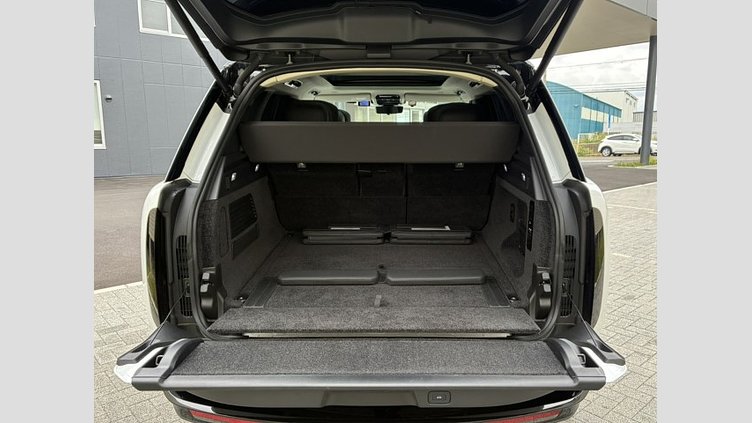 2024 認定中古車 Land Rover Range Rover オストゥーニパールホワイト（お取り扱いの有無については正規ディーラーにお問い合わせください） P550 AWD PHEV（AT） スタンダードホイールベース Autobiography