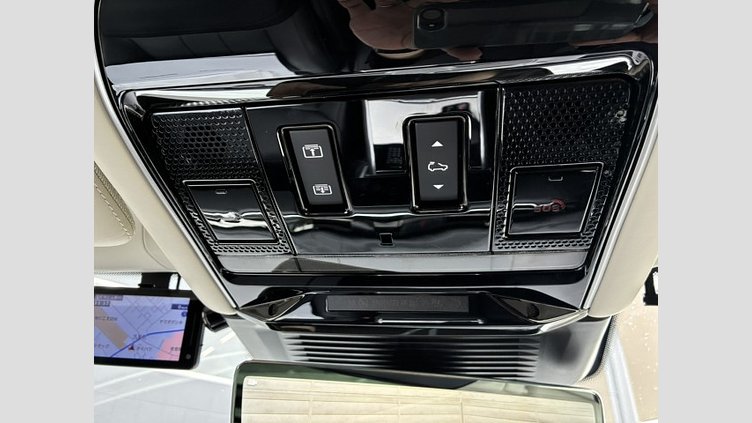2024 認定中古車 Land Rover Range Rover オストゥーニパールホワイト（お取り扱いの有無については正規ディーラーにお問い合わせください） P550 AWD PHEV（AT） スタンダードホイールベース Autobiography