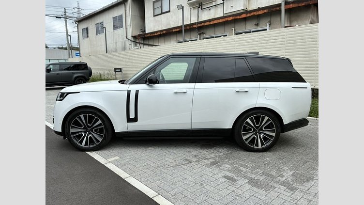 2024 認定中古車 Land Rover Range Rover オストゥーニパールホワイト（お取り扱いの有無については正規ディーラーにお問い合わせください） P550 AWD PHEV（AT） スタンダードホイールベース Autobiography