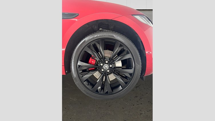 2024 Approved Jaguar F-Pace Firenze Red 3.0 litre i6D​ R-DYNAMIC 3.0D 300PS