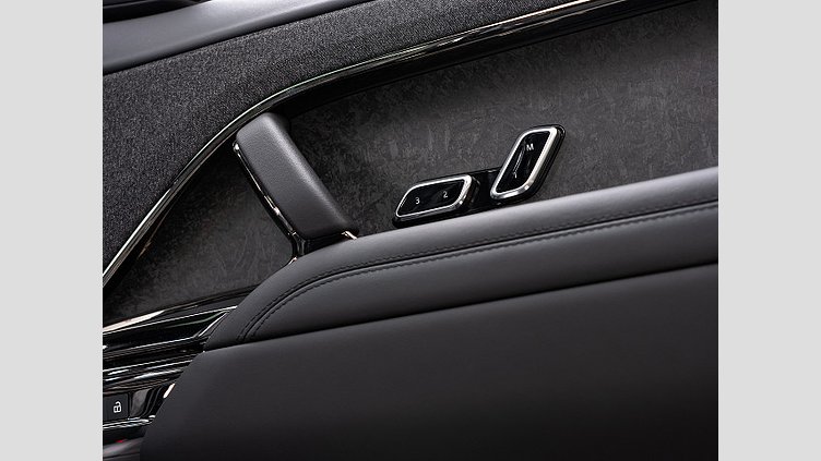 2023 認定中古車 Land Rover Range Rover Sport サントリーニブラック 3.0リッター6気筒400PSターボチャージドガソリンMHEV（オートマチック） FIRST EDITION