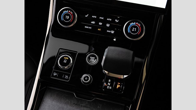 2023 認定中古車 Land Rover Range Rover Sport サントリーニブラック 3.0リッター6気筒400PSターボチャージドガソリンMHEV（オートマチック） FIRST EDITION
