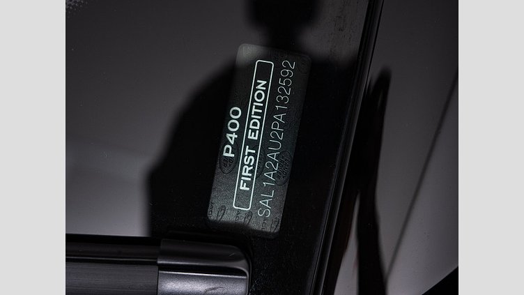 2023 認定中古車 Land Rover Range Rover Sport サントリーニブラック 3.0リッター6気筒400PSターボチャージドガソリンMHEV（オートマチック） FIRST EDITION