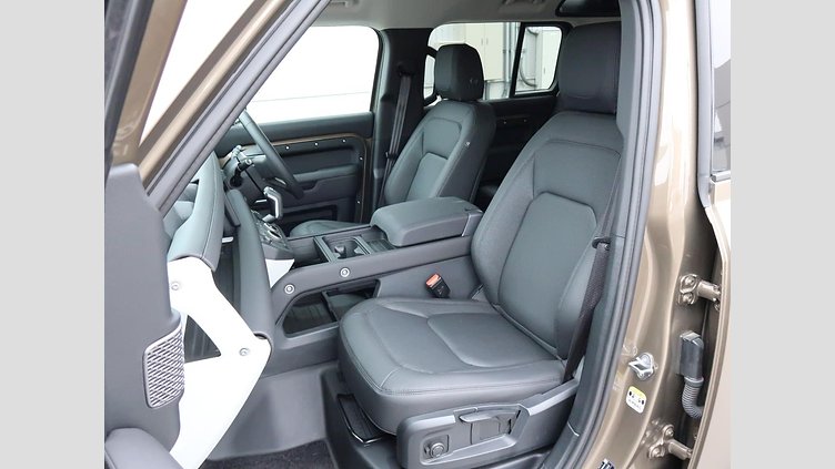 2023 認定中古車 Land Rover Defender 110 ゴンドワナストーン D300 AWD（AT） S