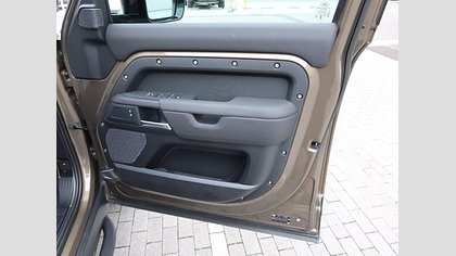 Defender 110 71