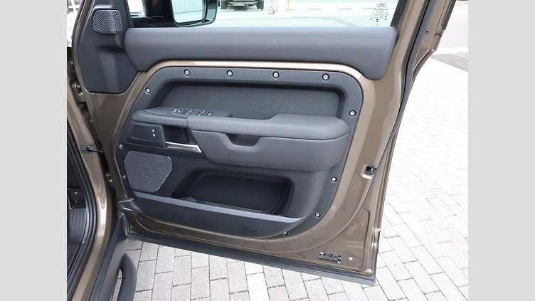 2023 認定中古車 Land Rover Defender 110 ゴンドワナストーン D300 AWD（AT） S
