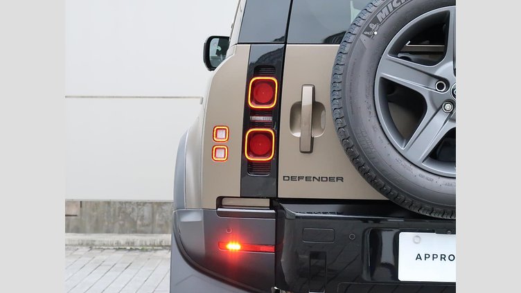 2023 認定中古車 Land Rover Defender 110 ゴンドワナストーン D300 AWD（AT） S
