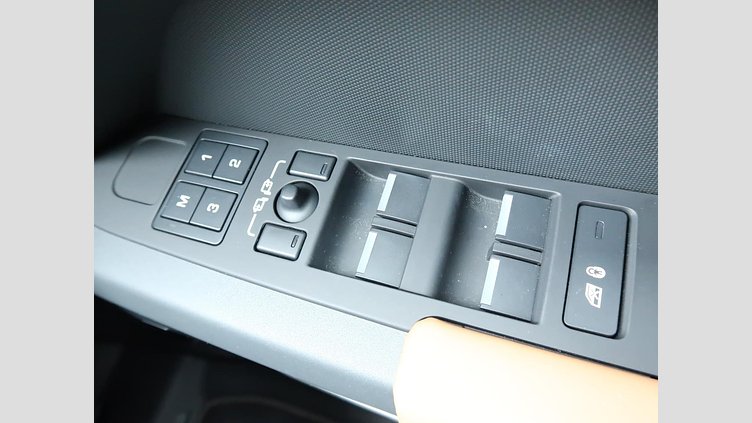 2023 認定中古車 Land Rover Defender 110 サントリーニブラック D300 AWD（AT） X-DYNAMIC HSE