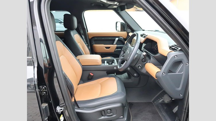 2023 認定中古車 Land Rover Defender 110 サントリーニブラック D300 AWD（AT） X-DYNAMIC HSE