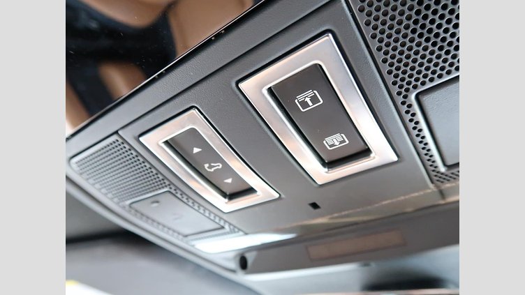2023 認定中古車 Land Rover Defender 110 サントリーニブラック D300 AWD（AT） X-DYNAMIC HSE