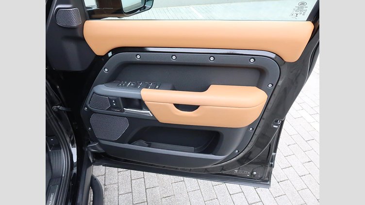 2023 認定中古車 Land Rover Defender 110 サントリーニブラック D300 AWD（AT） X-DYNAMIC HSE