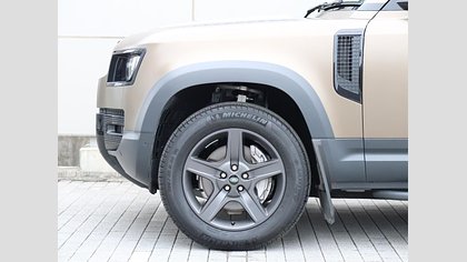 Defender 110 12