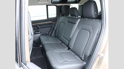 Defender 110 37