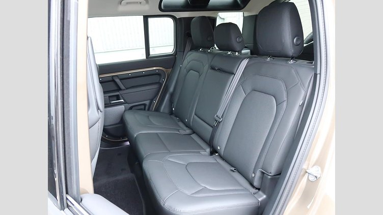 2023 認定中古車 Land Rover Defender 110 ゴンドワナストーン D300 AWD（AT） S