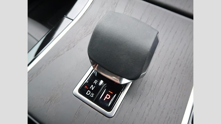 2024 認定中古車 Land Rover Range Rover Evoque サントリーニブラック D200マイルドハイブリッド（ディーゼル） スタンダードホイールベース DYNAMIC SE