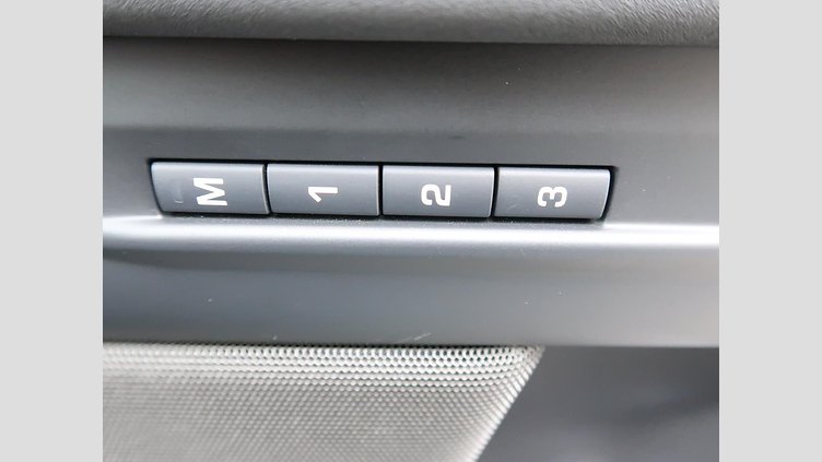 2024 認定中古車 Land Rover Range Rover Evoque サントリーニブラック D200マイルドハイブリッド（ディーゼル） スタンダードホイールベース DYNAMIC SE