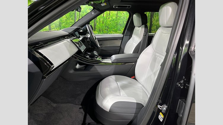 2023 認定中古車 Land Rover Range Rover Sport サントリーニブラック 3.0リッター6気筒300PSターボチャージドディーゼルMHEV（オートマチック） DYNAMIC SE