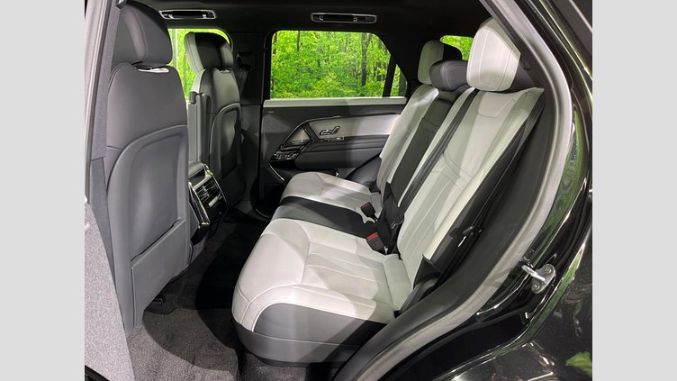 2023 認定中古車 Land Rover Range Rover Sport サントリーニブラック 3.0リッター6気筒300PSターボチャージドディーゼルMHEV（オートマチック） DYNAMIC SE