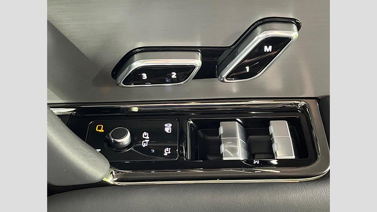 2023 認定中古車 Land Rover Range Rover Sport サントリーニブラック 3.0リッター6気筒300PSターボチャージドディーゼルMHEV（オートマチック） DYNAMIC SE