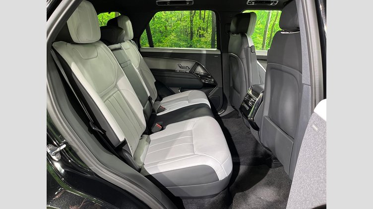2023 認定中古車 Land Rover Range Rover Sport サントリーニブラック 3.0リッター6気筒300PSターボチャージドディーゼルMHEV（オートマチック） DYNAMIC SE