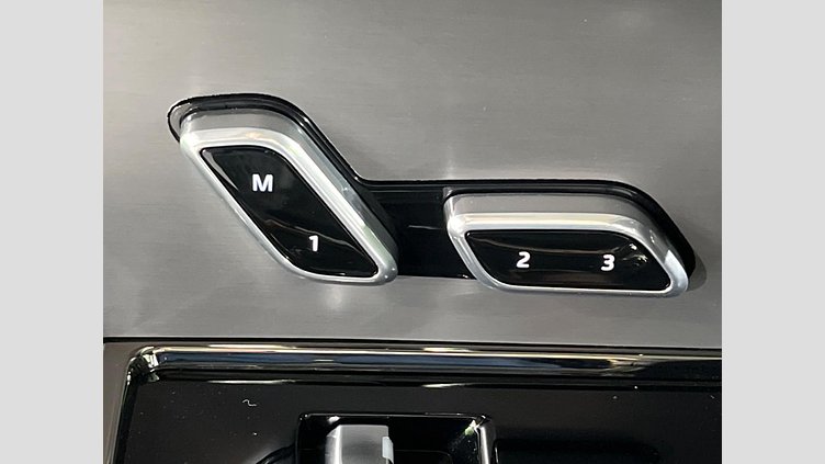 2023 認定中古車 Land Rover Range Rover Sport サントリーニブラック 3.0リッター6気筒300PSターボチャージドディーゼルMHEV（オートマチック） DYNAMIC SE