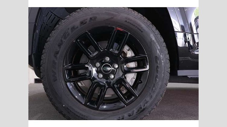 2024 認定中古車 Land Rover Defender 110 サントリーニブラック D300 AWD（AT） S