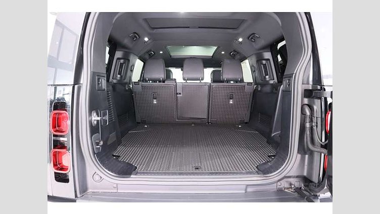 2024 認定中古車 Land Rover Defender 130 カルパチアングレイ D300 AWD（AT） OUTBOUND