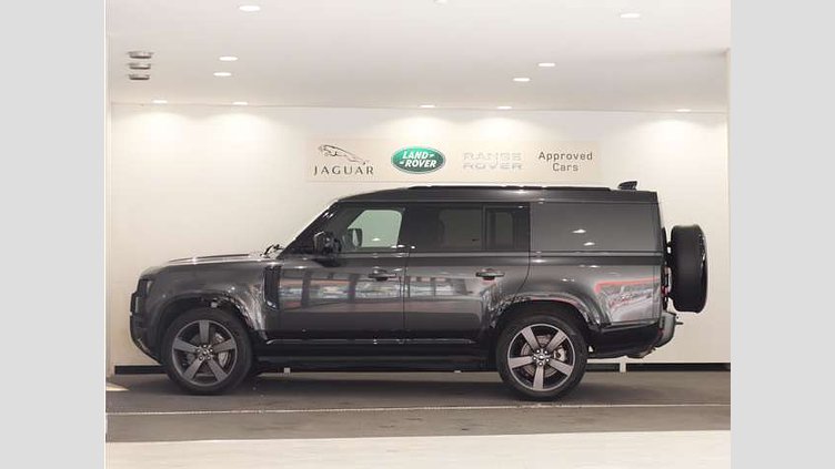 2024 認定中古車 Land Rover Defender 130 カルパチアングレイ D300 AWD（AT） OUTBOUND