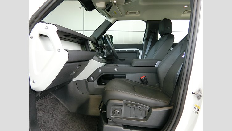 2023 認定中古車 Land Rover Defender 110 フジホワイト D300 AWD（AT） S