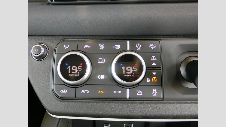 2023 認定中古車 Land Rover Defender 110 フジホワイト D300 AWD（AT） S