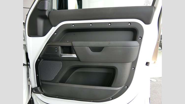 2023 認定中古車 Land Rover Defender 110 フジホワイト D300 AWD（AT） S