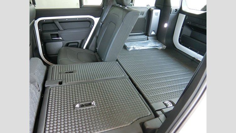 2023 認定中古車 Land Rover Defender 110 フジホワイト D300 AWD（AT） S