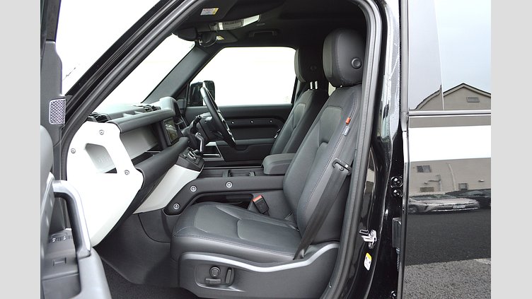 2024 認定中古車 Land Rover Defender 110 サントリーニブラック D300 AWD（AT） X-DYNAMIC SE