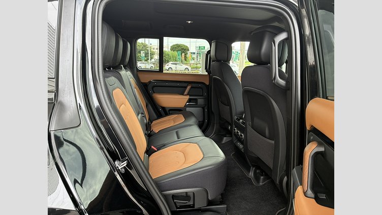 2022 認定中古車 Land Rover Defender 110 サントリーニブラック D300 AWD（AT） X