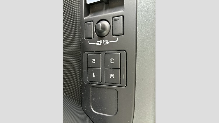 2022 認定中古車 Land Rover Defender 110 サントリーニブラック D300 AWD（AT） X