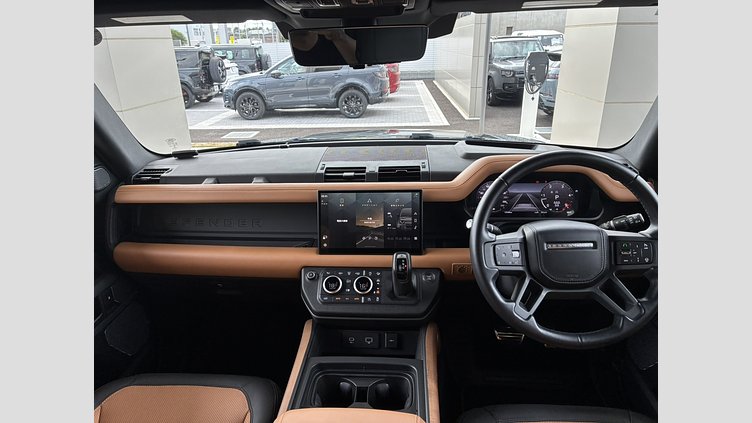 2022 認定中古車 Land Rover Defender 110 サントリーニブラック D300 AWD（AT） X