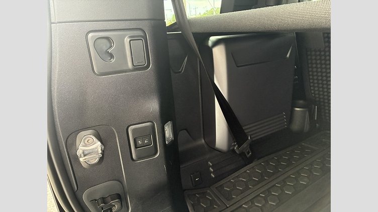 2022 認定中古車 Land Rover Defender 110 サントリーニブラック D300 AWD（AT） X