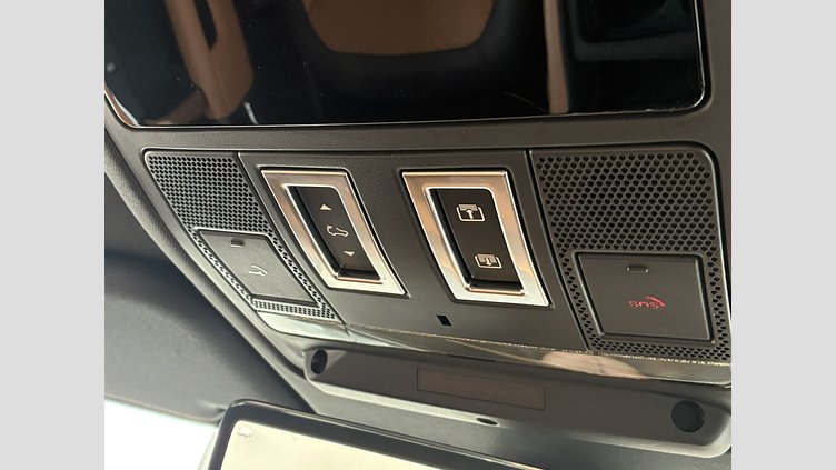 2022 認定中古車 Land Rover Defender 110 サントリーニブラック D300 AWD（AT） X