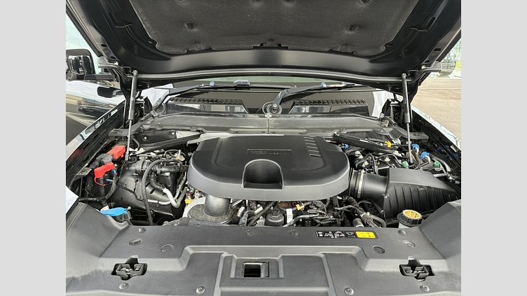 2022 認定中古車 Land Rover Defender 110 サントリーニブラック D300 AWD（AT） X