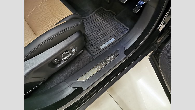 2025 認定中古車 Land Rover Range Rover Velar サントリーニブラック D200マイルドハイブリッド（ディーゼル） スタンダードホイールベース Autobiography