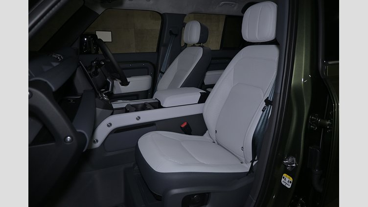 2025 認定中古車 Land Rover Defender 110 Woolstone Green 2.0L AJ200P Hi PHEV X-Dynamic HSE