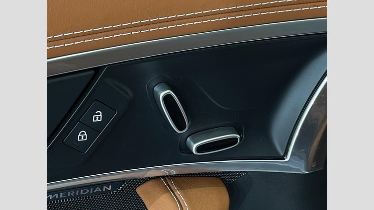 2023 認定中古車 Jaguar F-Type フィレンツェレッド P300 オートマチック 後輪駆動 F-TYPEクーペ R-DYNAMIC
