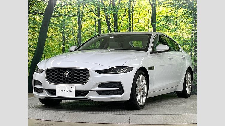 2019 認定中古車 Jaguar XE ユーロンホワイト D180 AWD AUTOMATIC 4 door Saloon SE