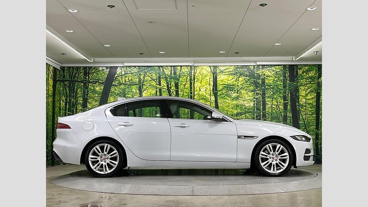 2019 認定中古車 Jaguar XE ユーロンホワイト D180 AWD AUTOMATIC 4 door Saloon SE